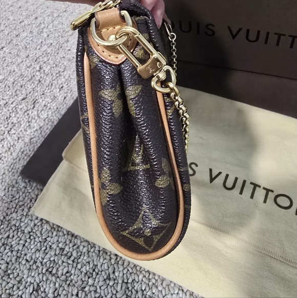 Authentic Louis Vuitton Eva Monogram Clutch - Picture 7 of 10